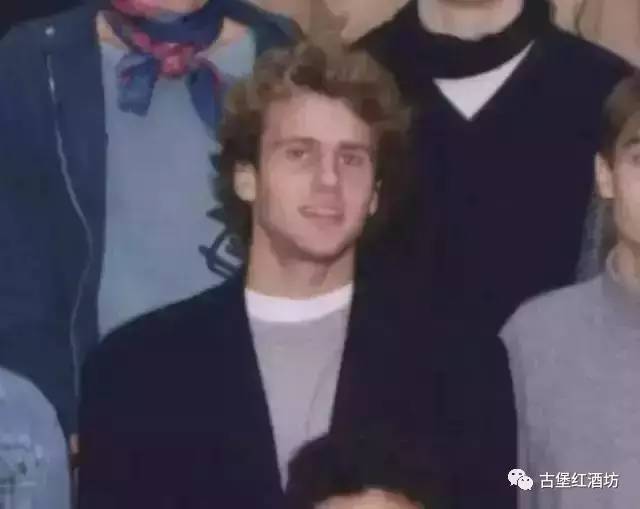 酒面对镜头总统淡定盲品精彩不容错过！！！CQ9电子游戏法国新总统马克龙解读葡萄(图4)